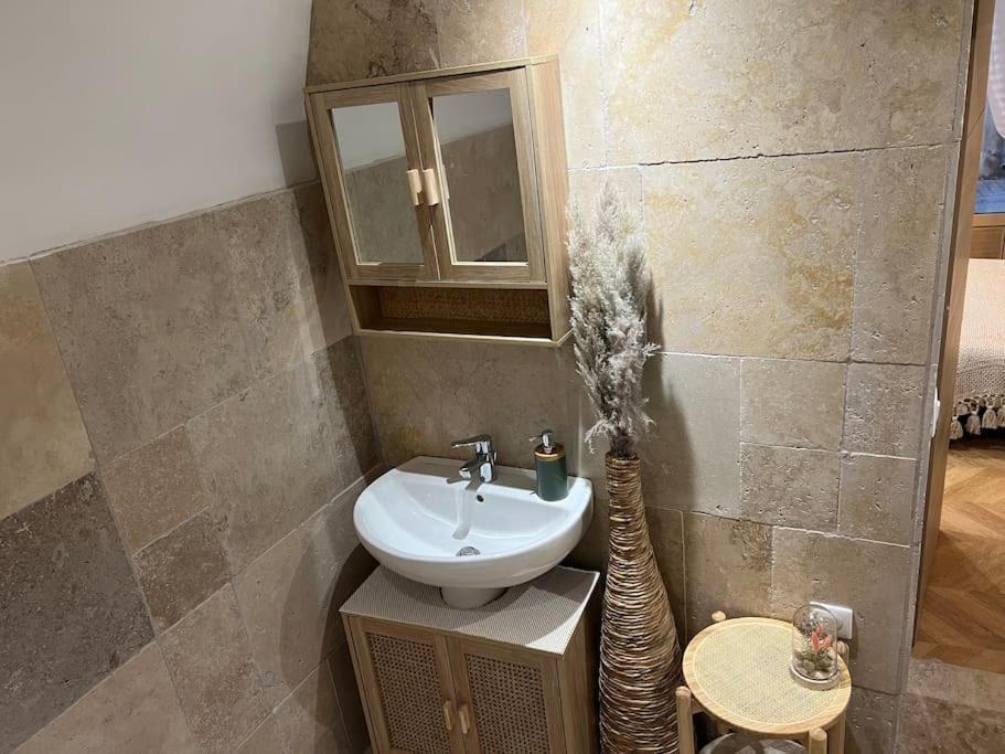 4M Studio Apartment Jouques Luaran gambar