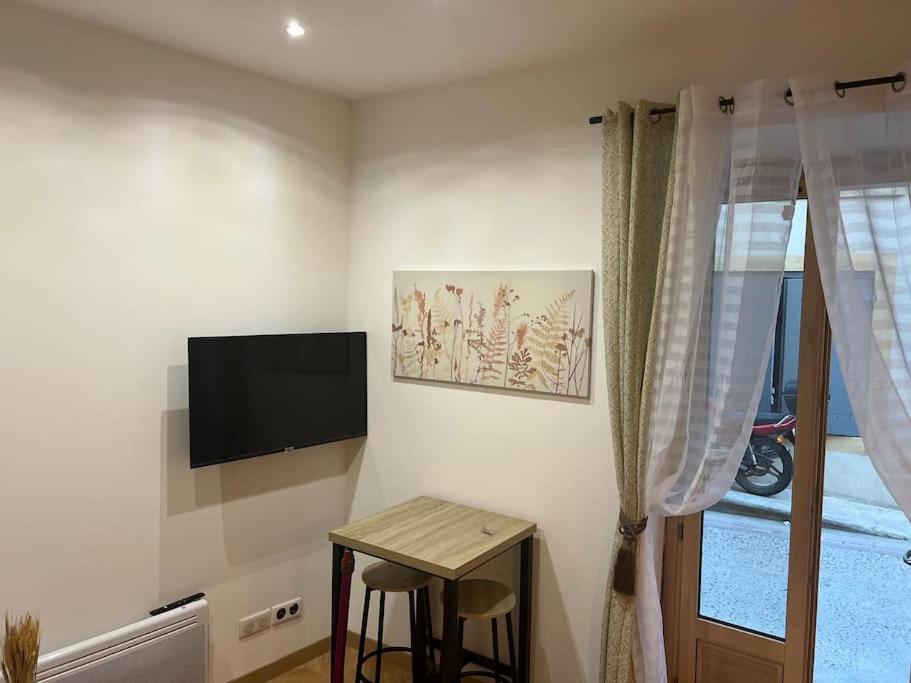 4M Studio Jouques Luaran gambar